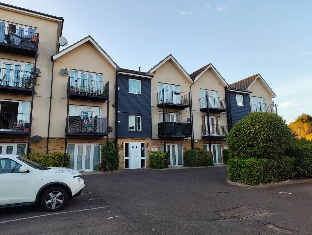 Flat Loxford Lane in Greater London