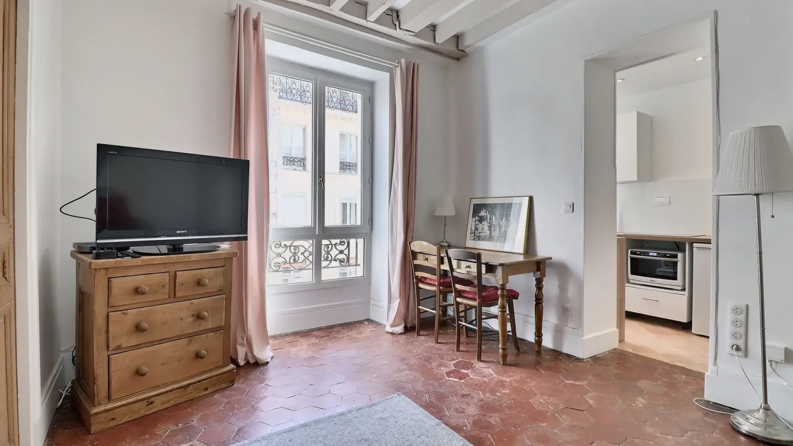 Flat Rue de la Roquette in Paris