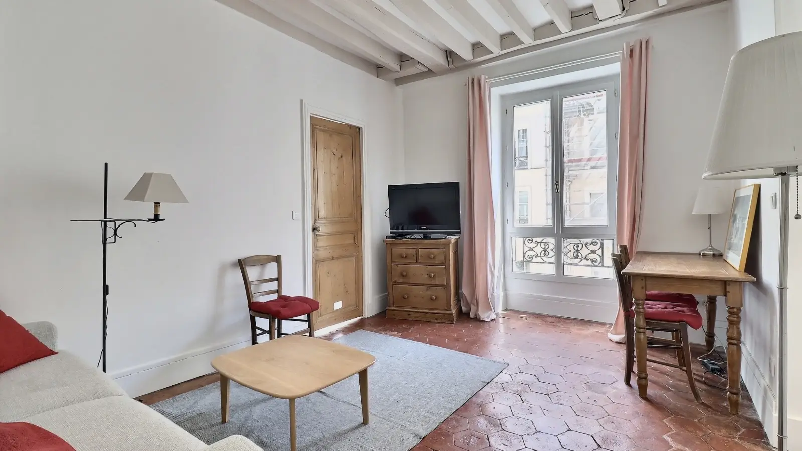 Flat Rue de la Roquette in Paris