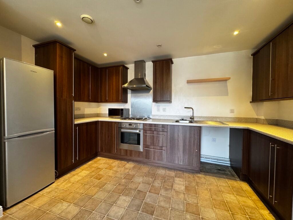 Flat Merlin Road in Rushmoor