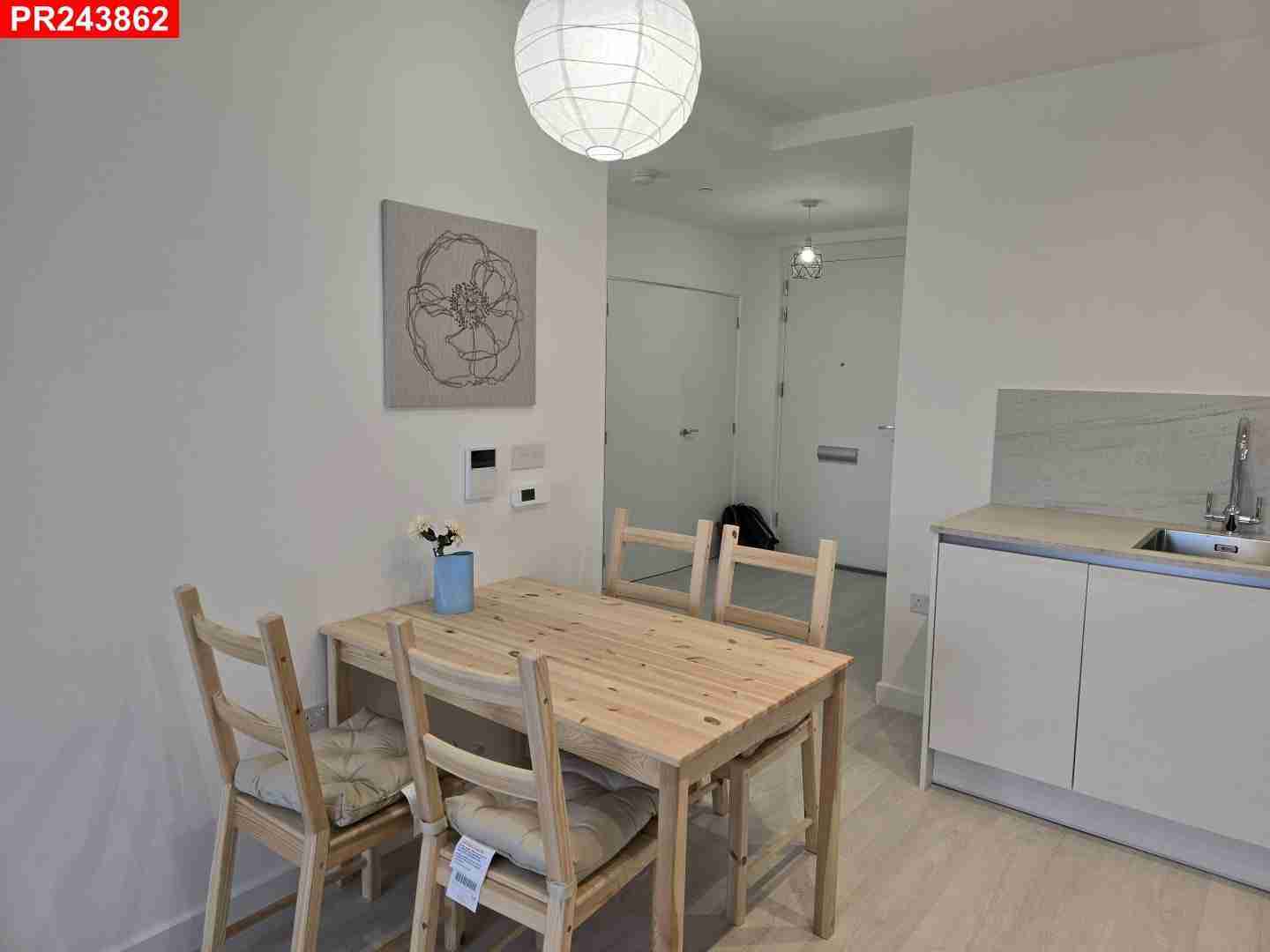 Flat West Hendon Broadway in Greater London