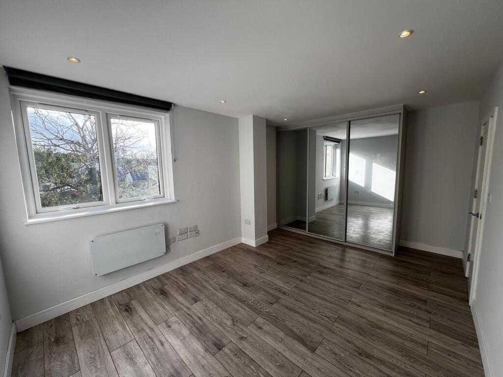 Flat Edward Road in Greater London