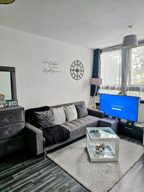 Flat Cambridge Heath Road in Greater London