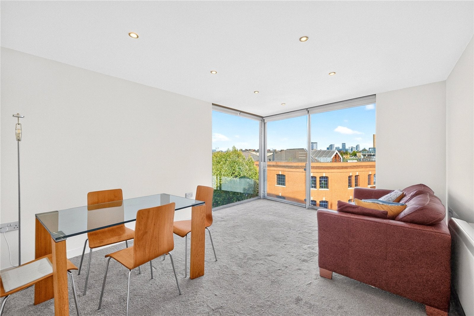 Flat Tanner Street in Greater London