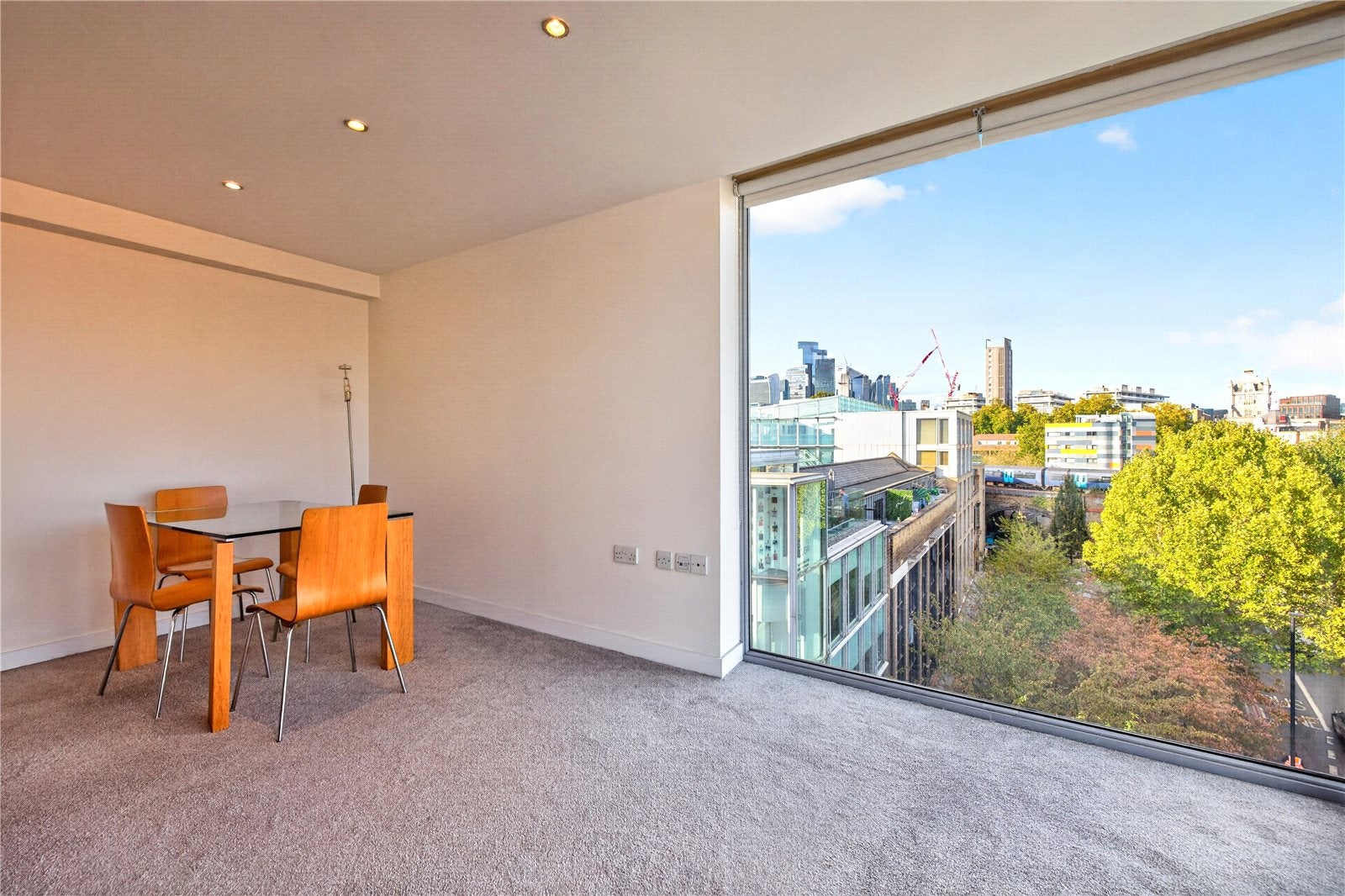 Flat Tanner Street in Greater London