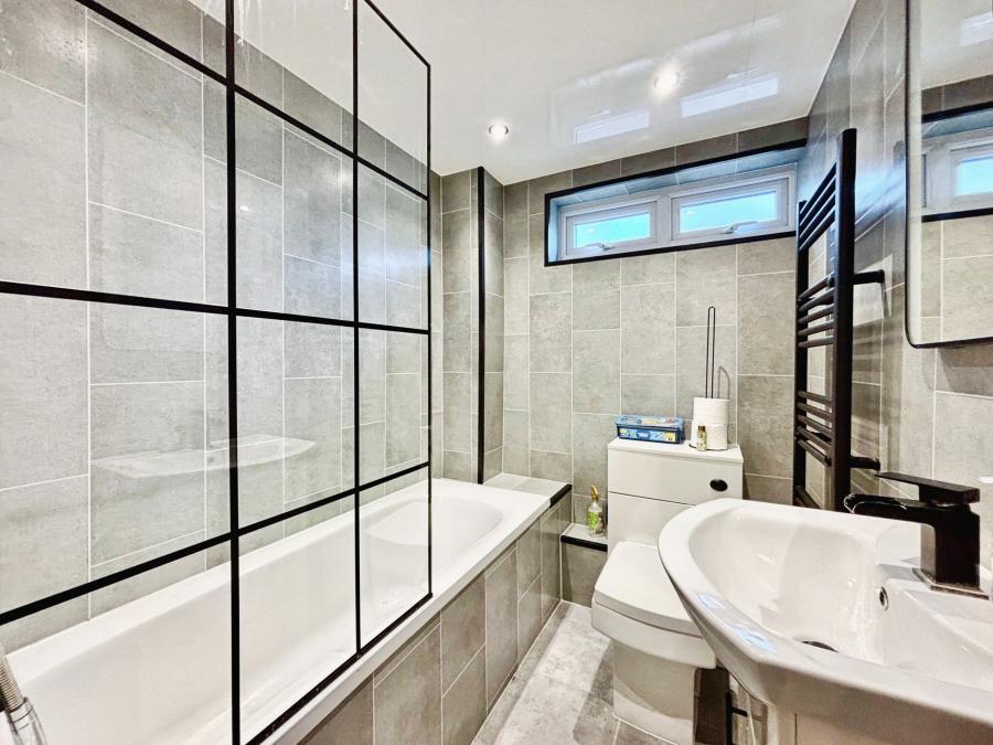 Flat Trentham Avenue in Newcastle upon Tyne