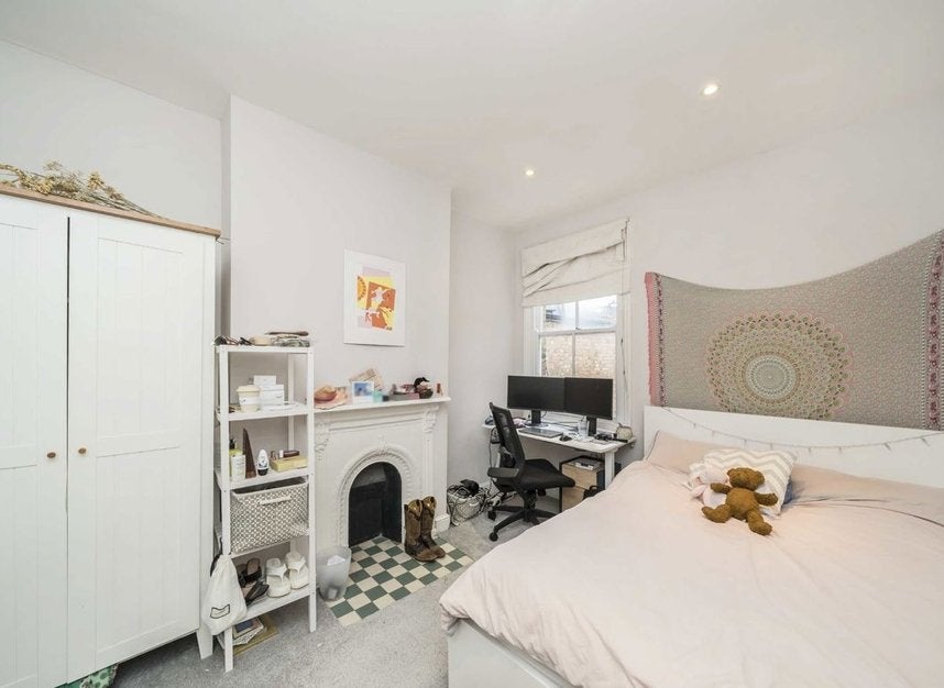 Flat Rowallan Road in Greater London