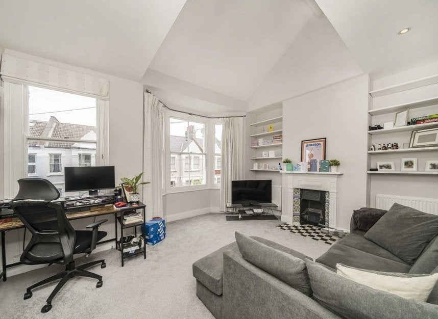 Flat Rowallan Road in Greater London