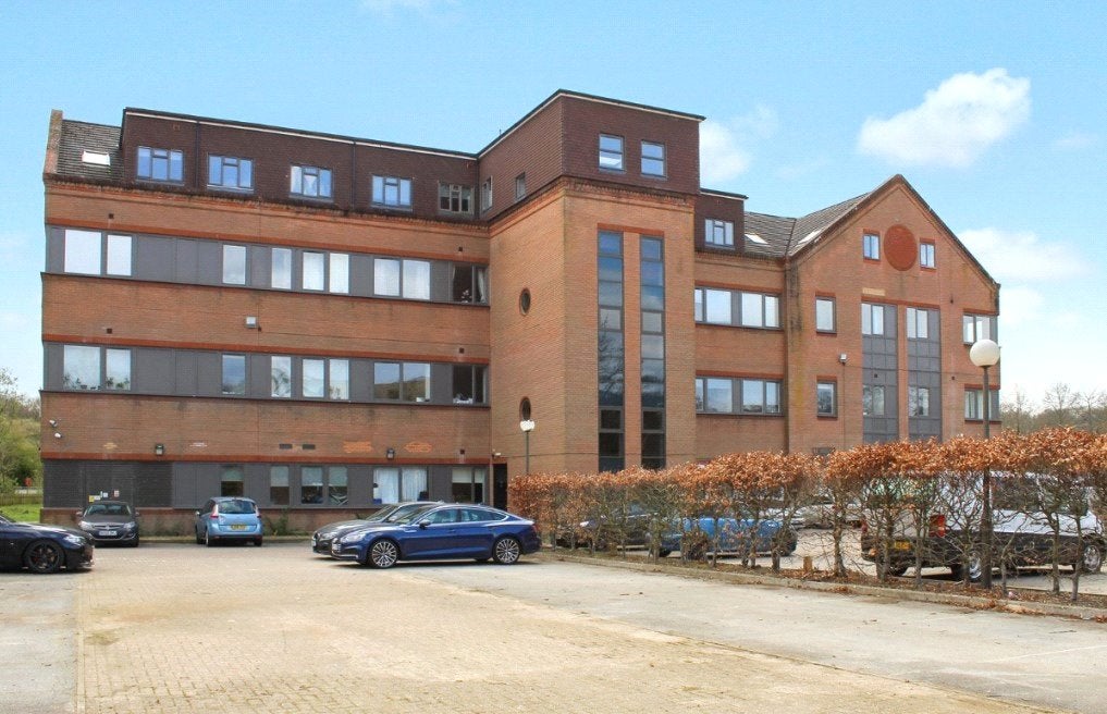 Flat Dorchester Road in Hart