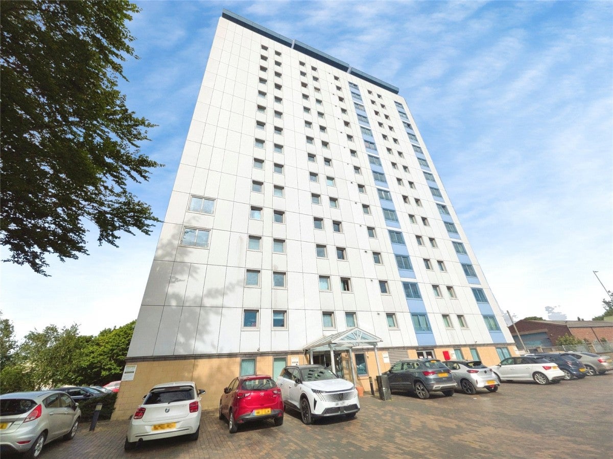 Flat Gomer Street West in Willenhall