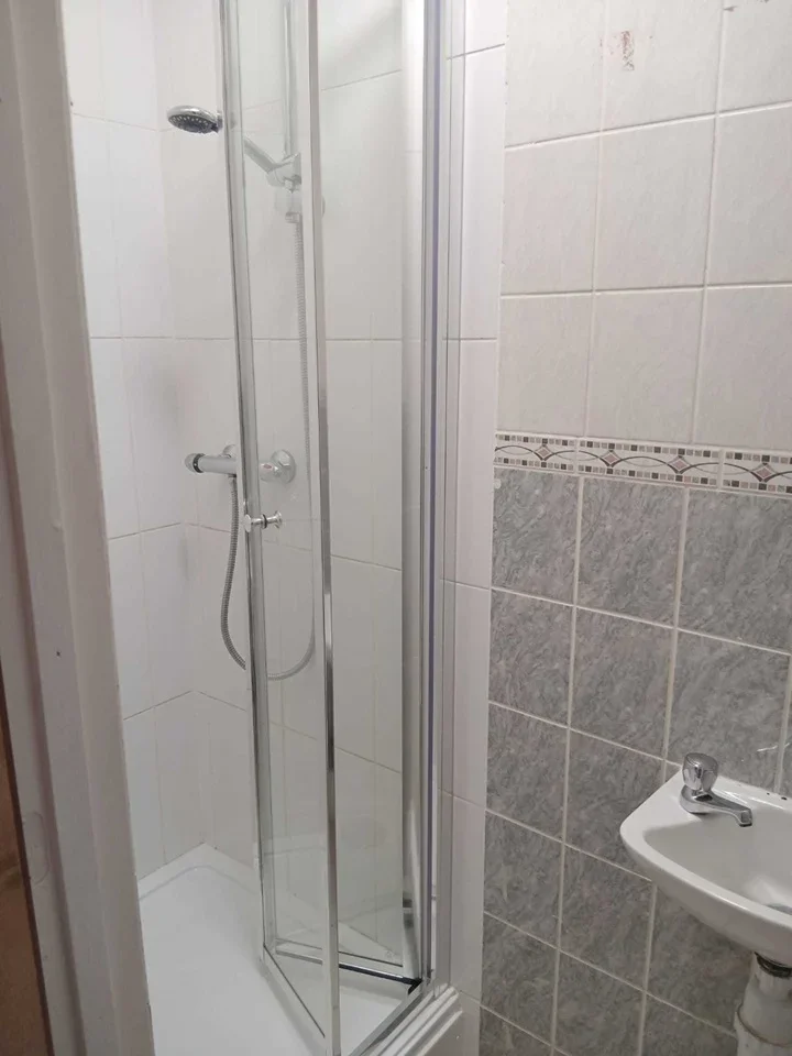 Room Forge Road in Darlaston