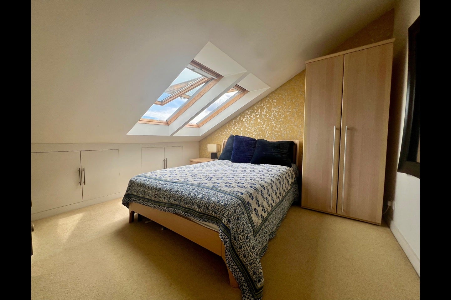 Flat Hartfield Crescent in Greater London