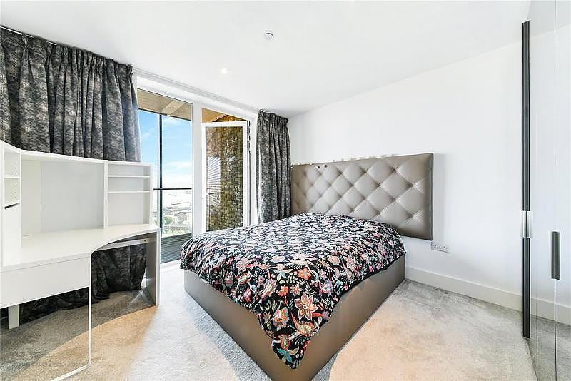 Flat Plumstead Road in Greater London
