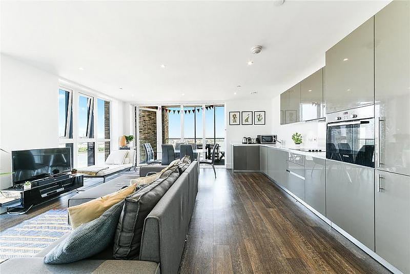 Flat Plumstead Road in Greater London