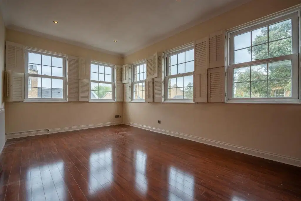 Flat Sophia Square in Greater London