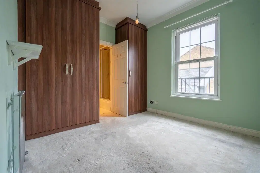 Flat Sophia Square in Greater London