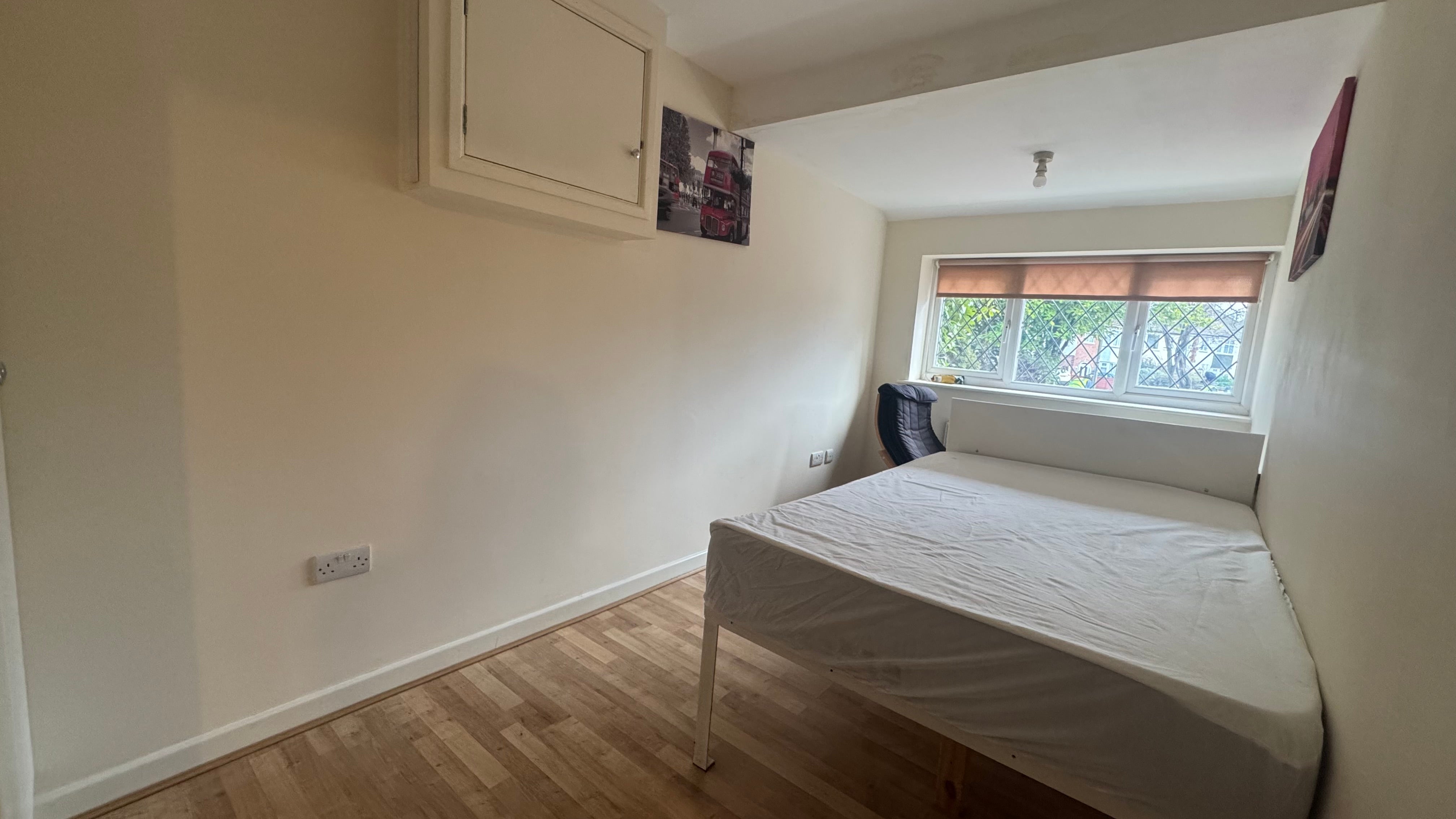 Room Moor End Lane in Birmingham
