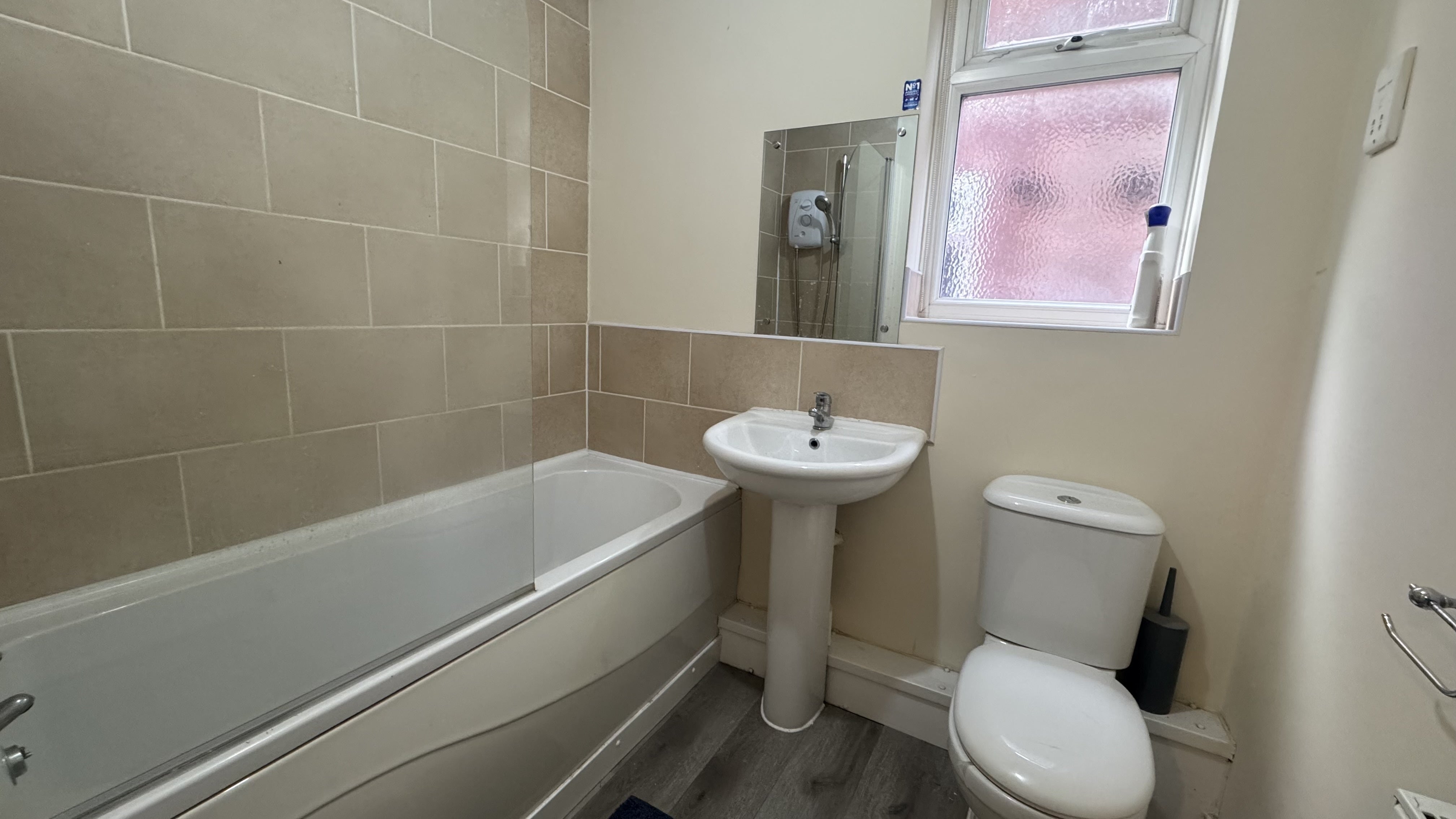 Room Moor End Lane in Birmingham