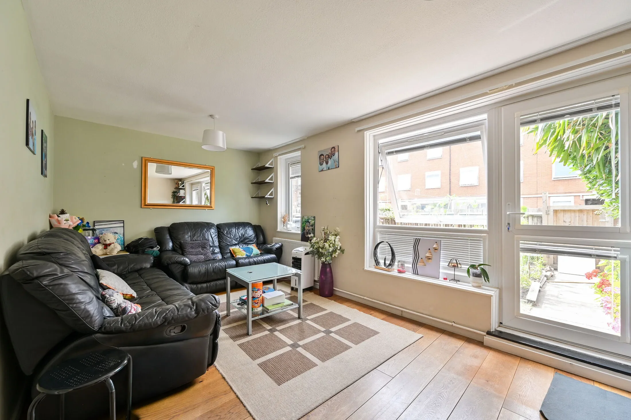 Flat Borrett Close in Greater London
