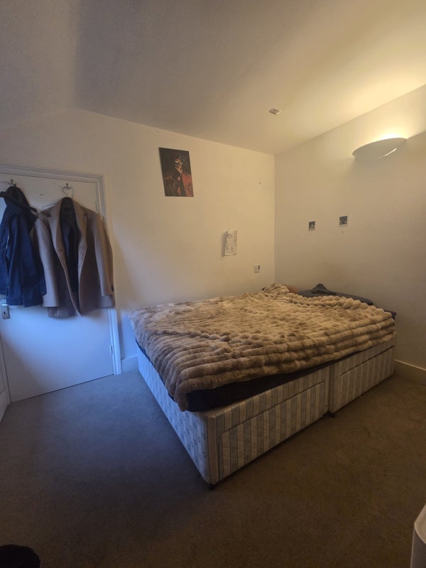 Room Upstall Street in Greater London