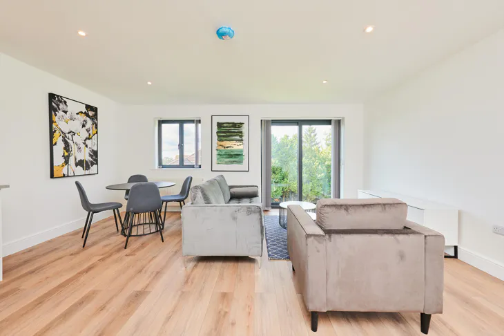 Flat Hendon Way in Greater London