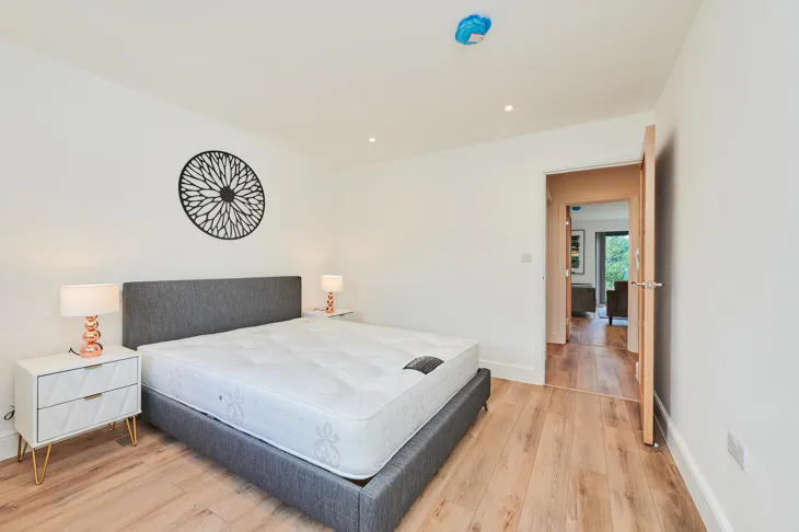 Flat Hendon Way in Greater London