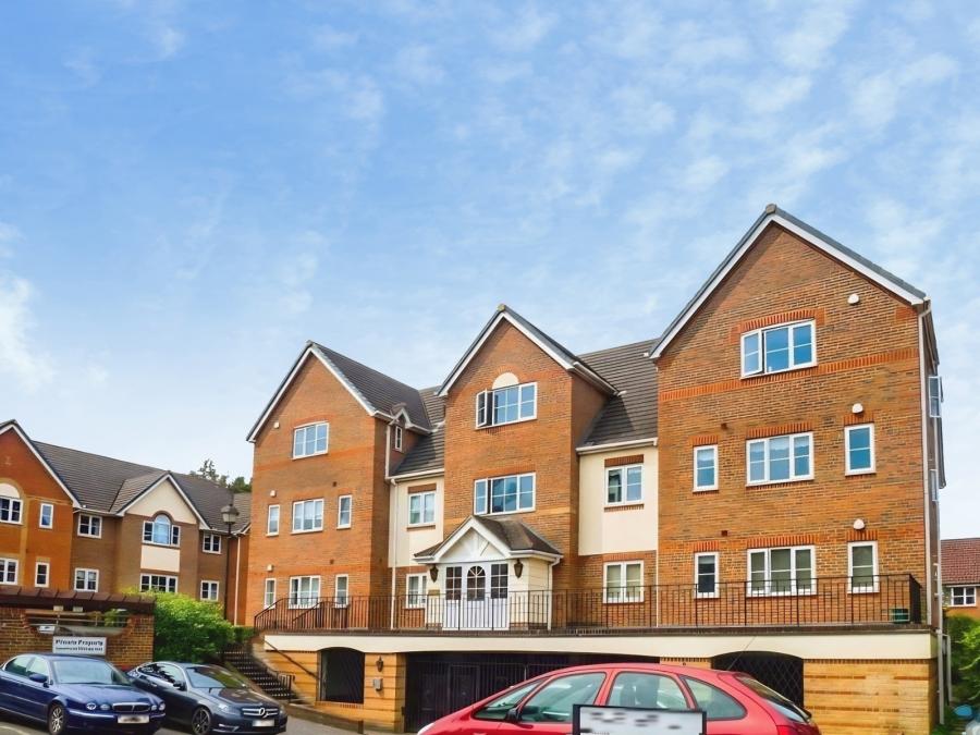 Flat Tamesis Place in Reading