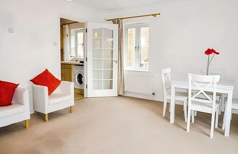 Flat Tamesis Place in Reading