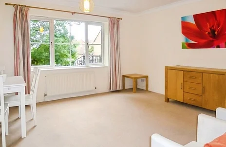 Flat Tamesis Place in Reading