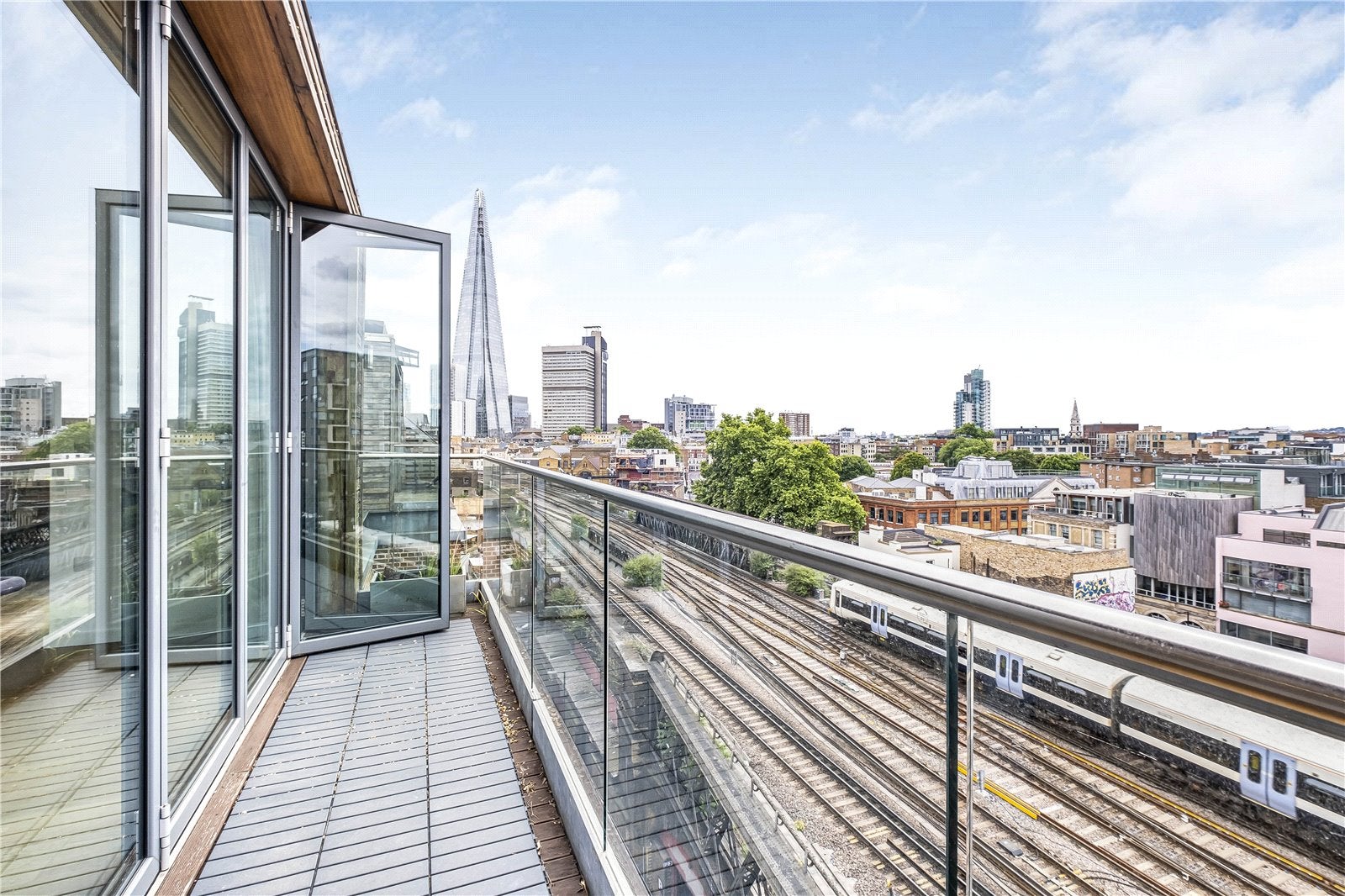 Flat Southwark Street in Greater London