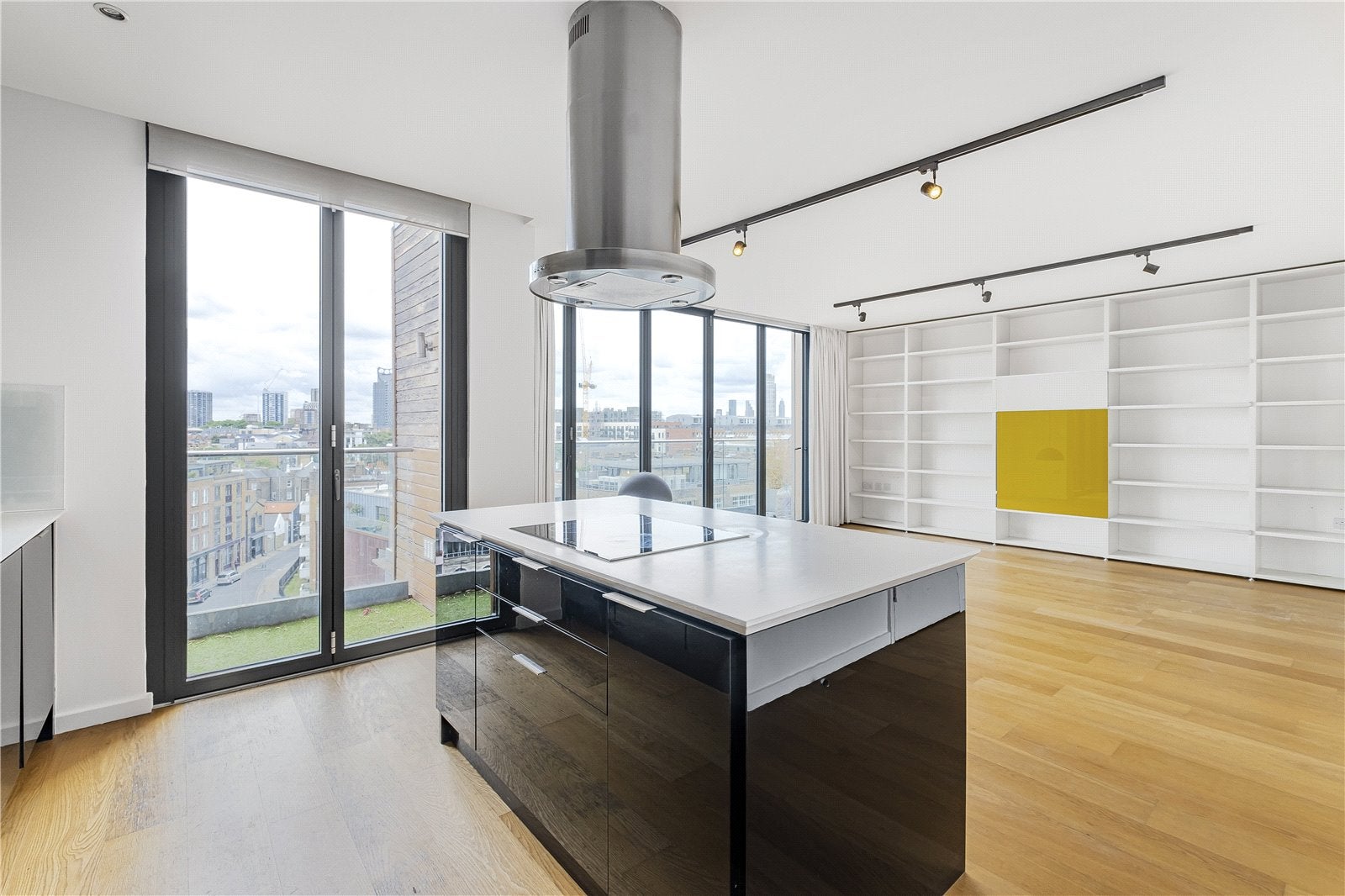 Flat Southwark Street in Greater London