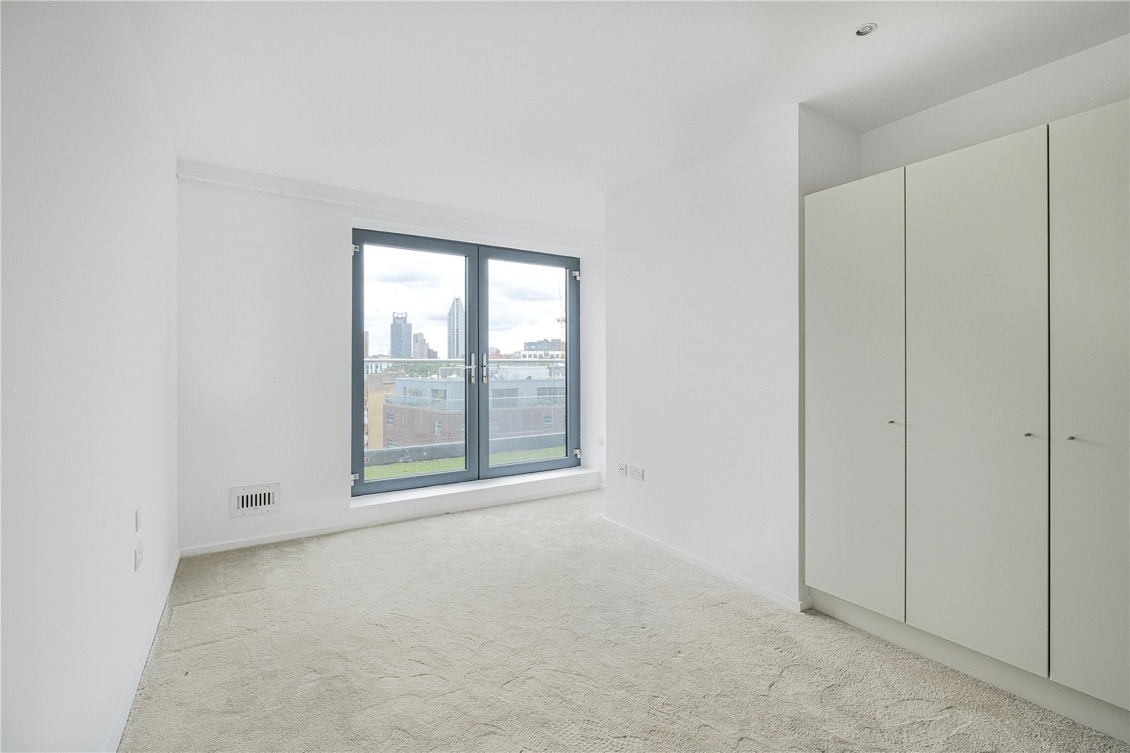 Flat Southwark Street in Greater London