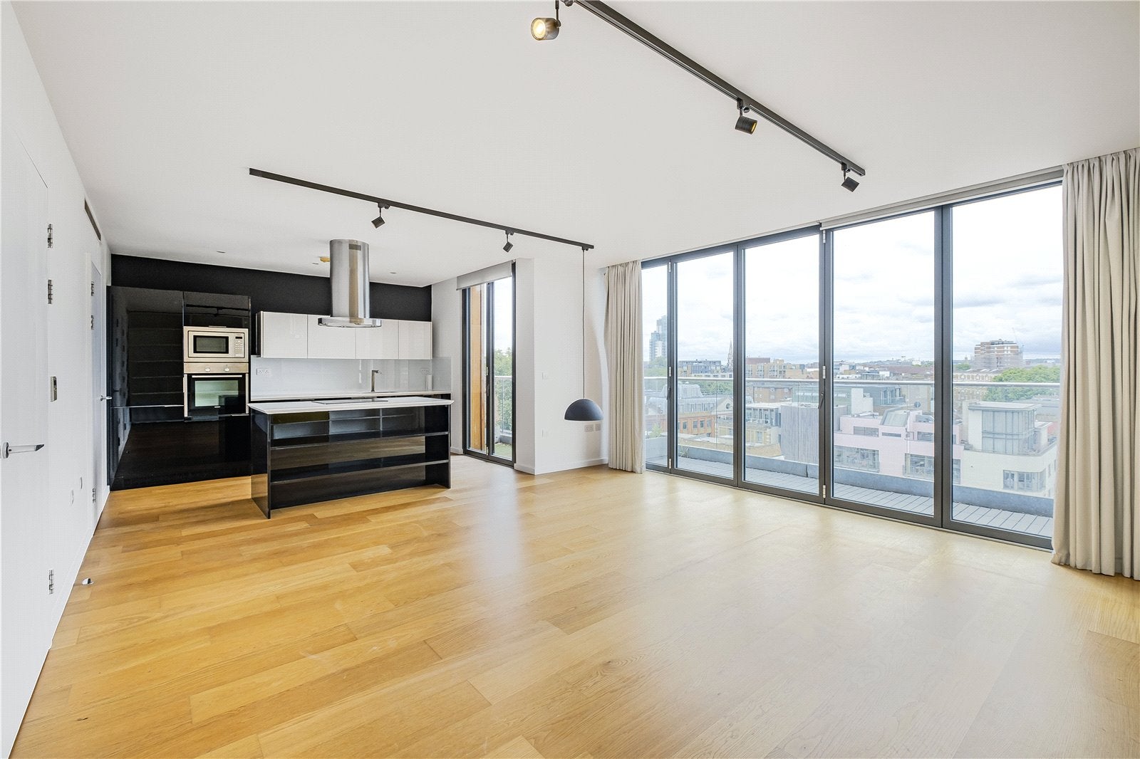 Flat Southwark Street in Greater London