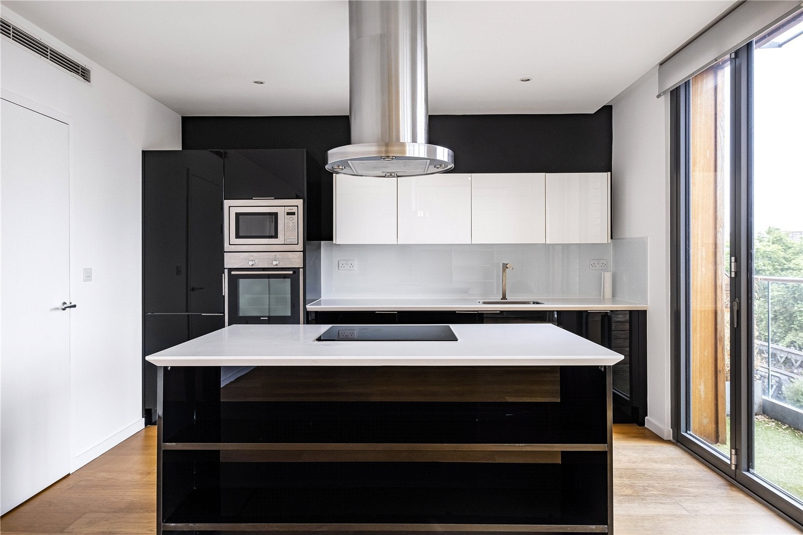 Flat Southwark Street in Greater London