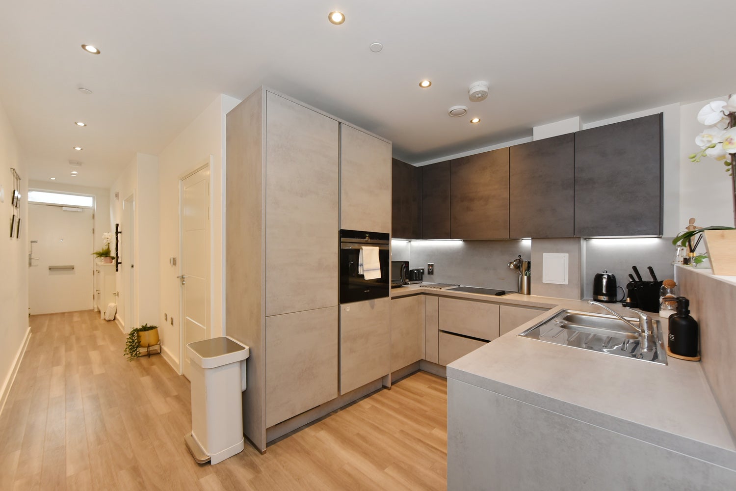 Flat Madison Way in Greater London
