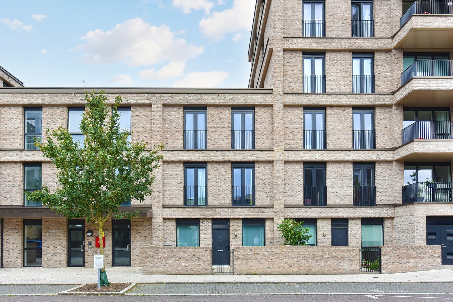 Flat Madison Way in Greater London