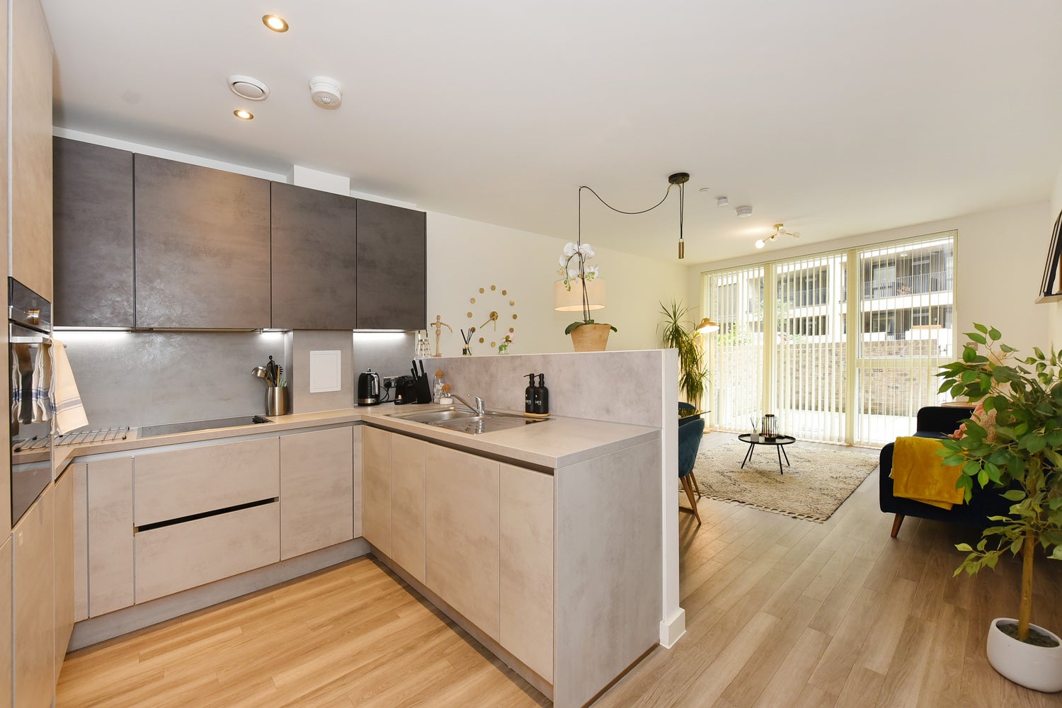 Flat Madison Way in Greater London