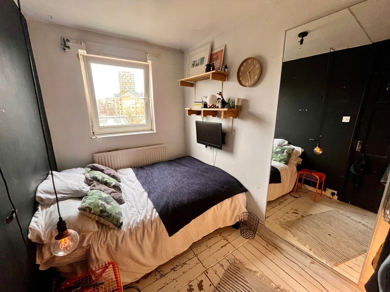 Room Tomlinson Close in Greater London
