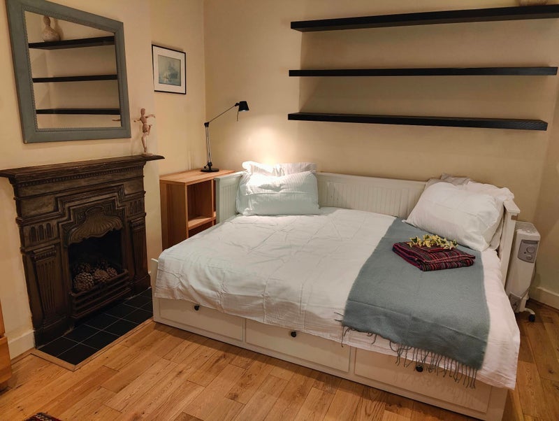 Room Paxton Road in Greater London