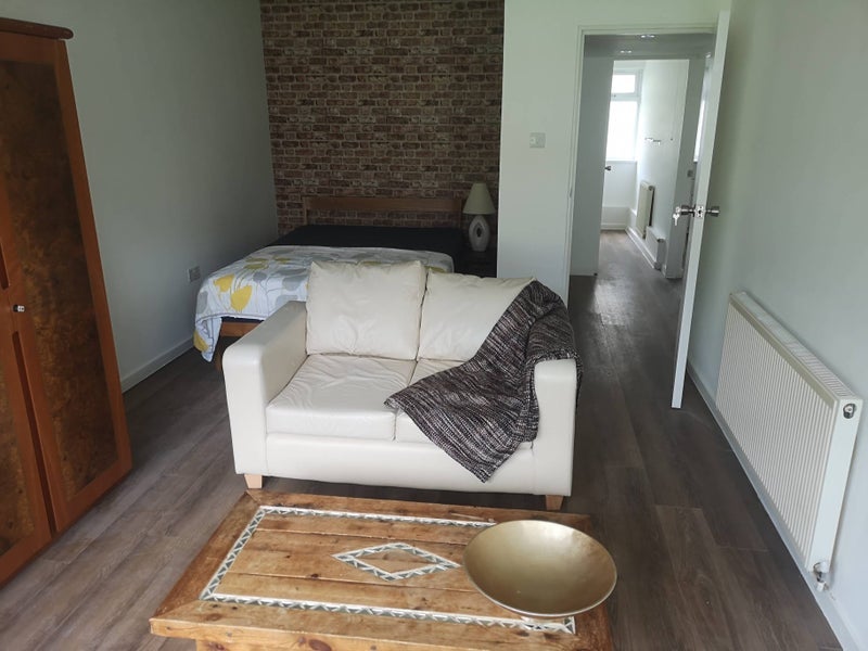 Room Elm Park Road in Greater London
