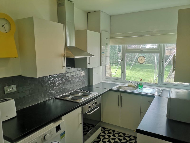 Room Elm Park Road in Greater London