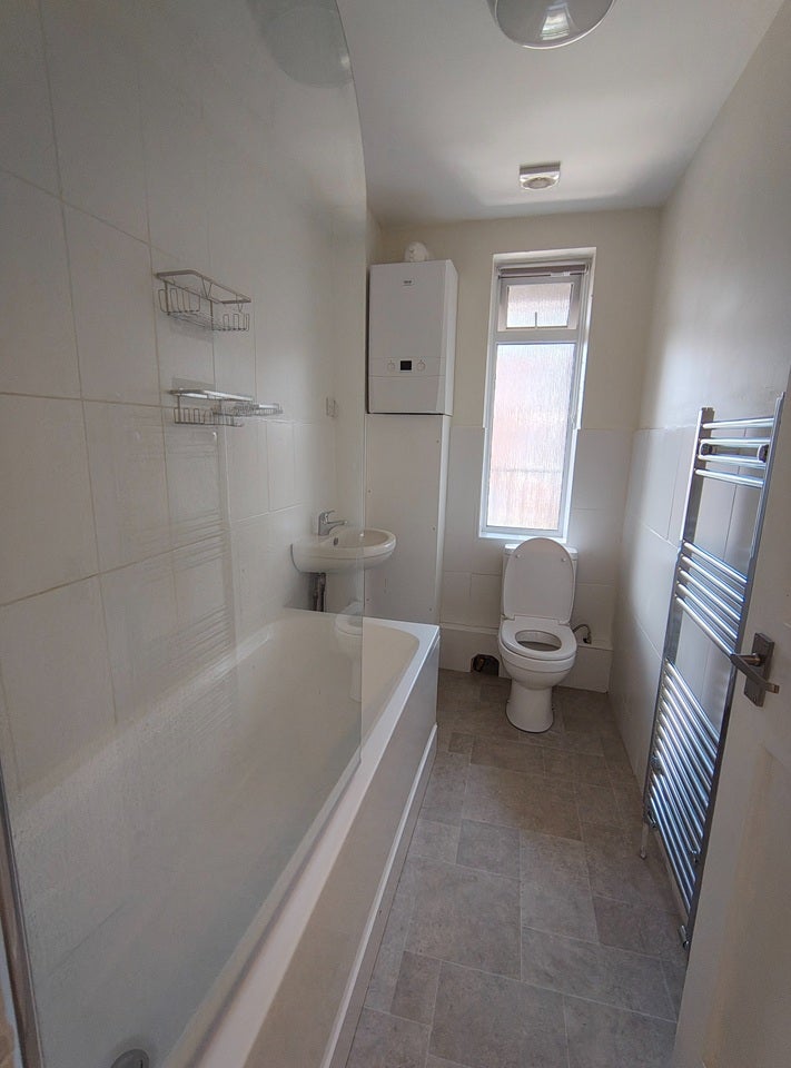 Flat Crendon Street in High Wycombe