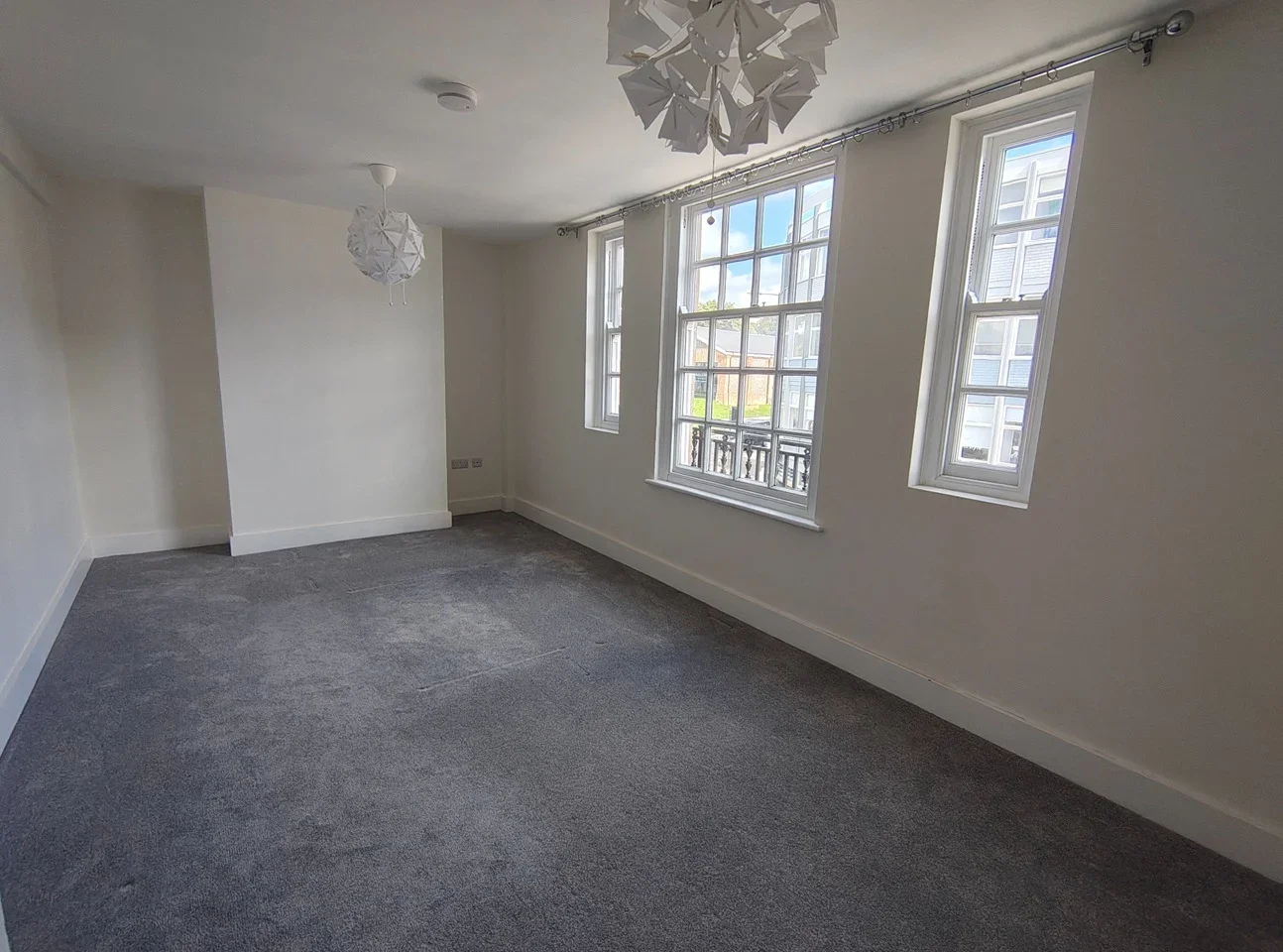Flat Crendon Street in High Wycombe