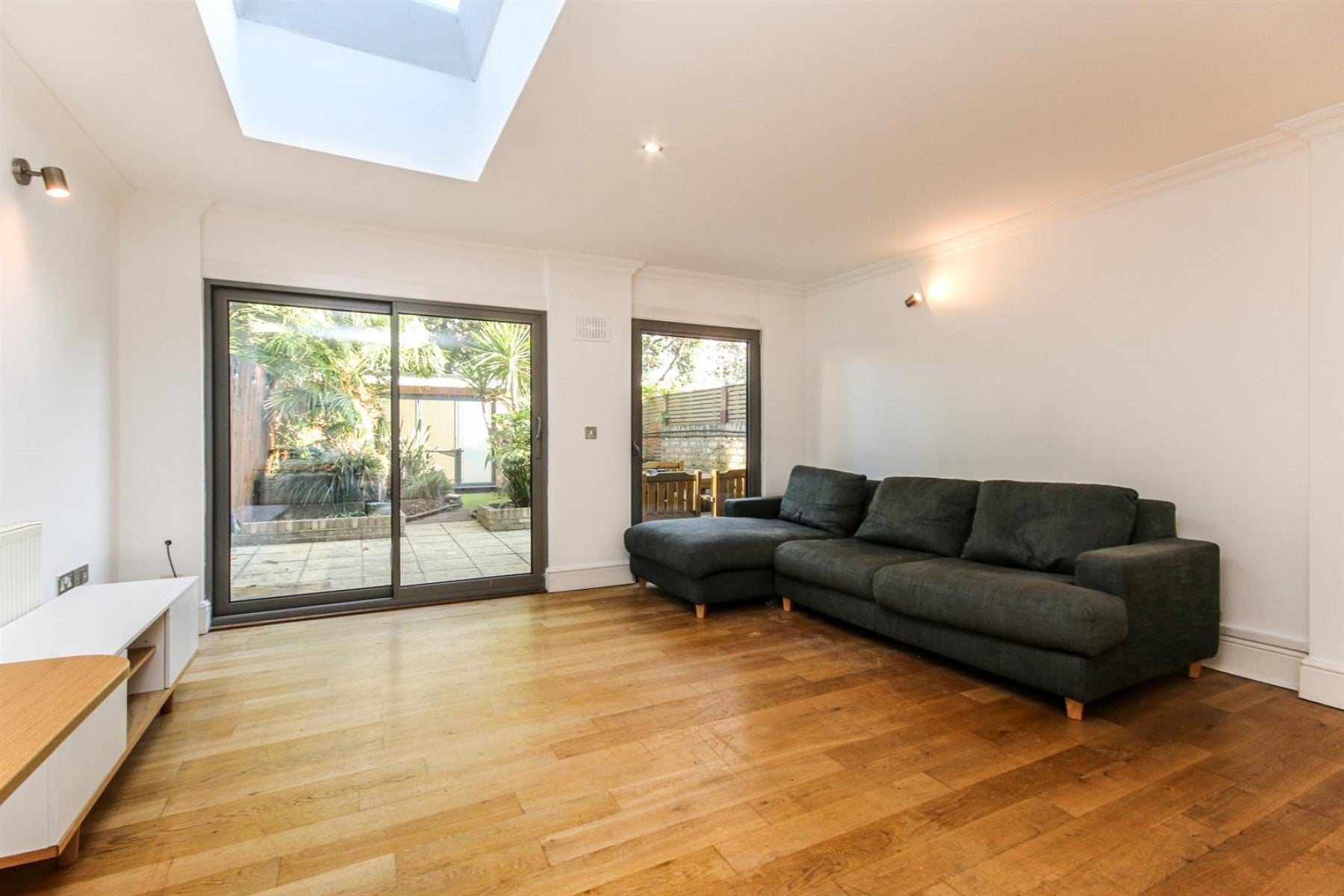 Flat Ambler Road in Greater London