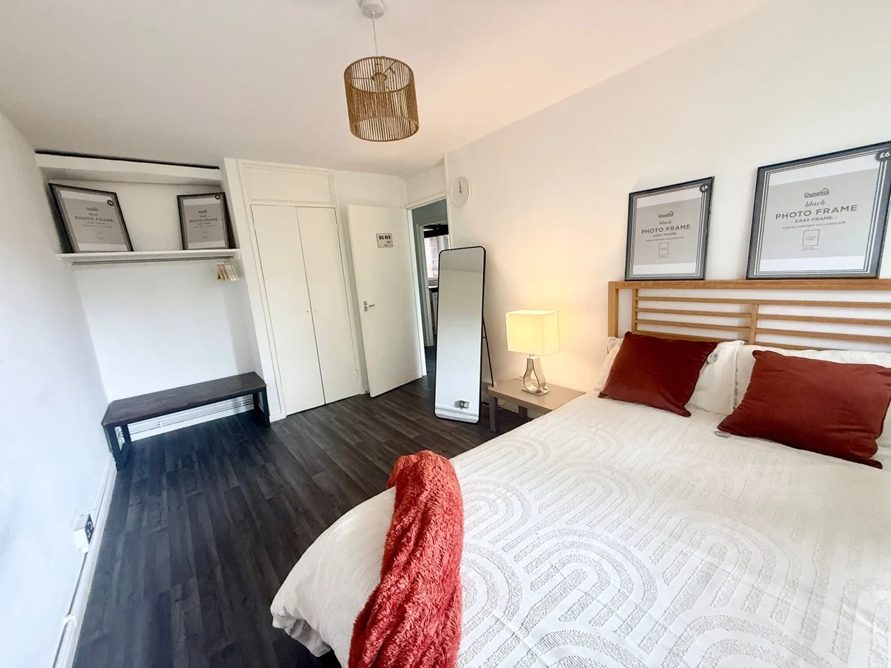 Flat Eckford Street in Greater London