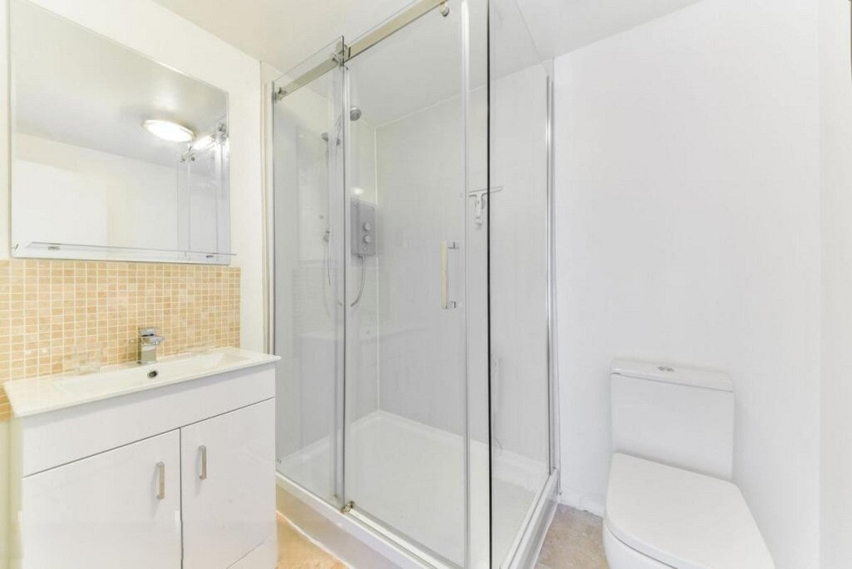 Flat Whitstable Place in Greater London