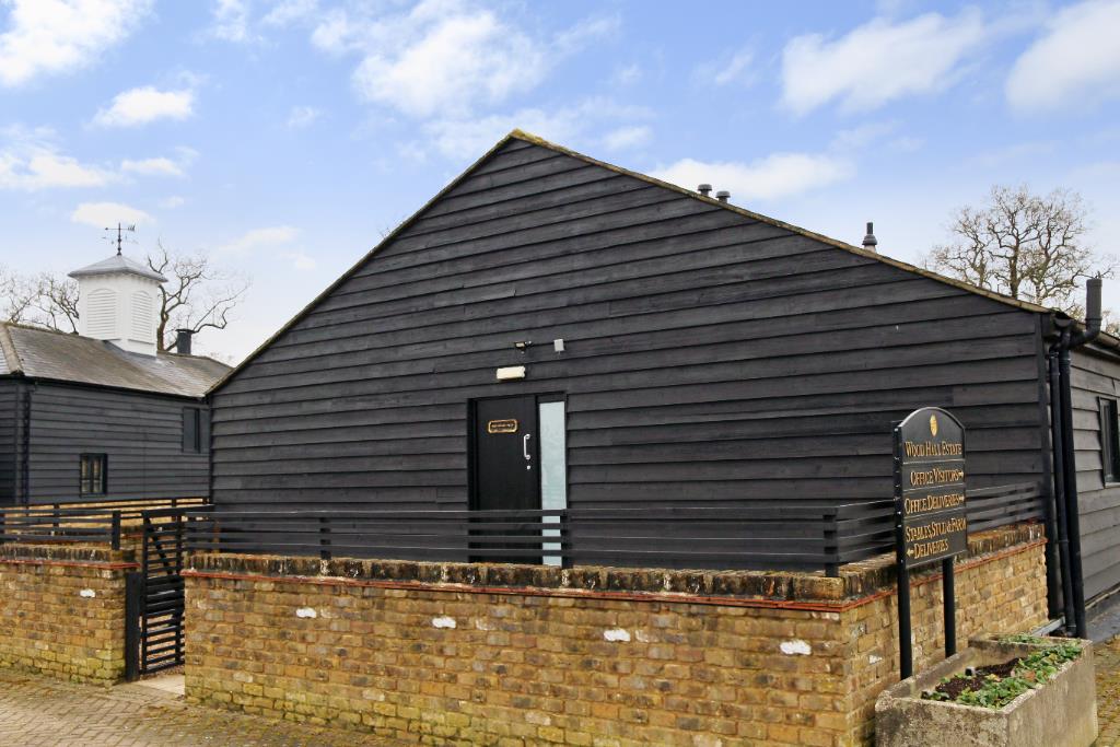 Flat Woodhall Lane in Hertsmere