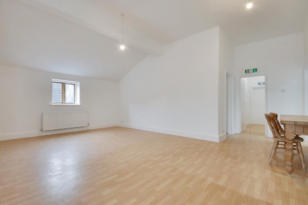 Flat Woodhall Lane in Hertsmere