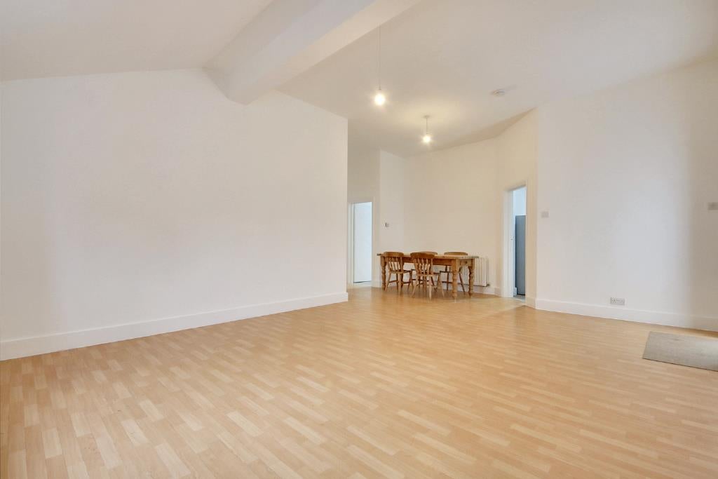 Flat Woodhall Lane in Hertsmere