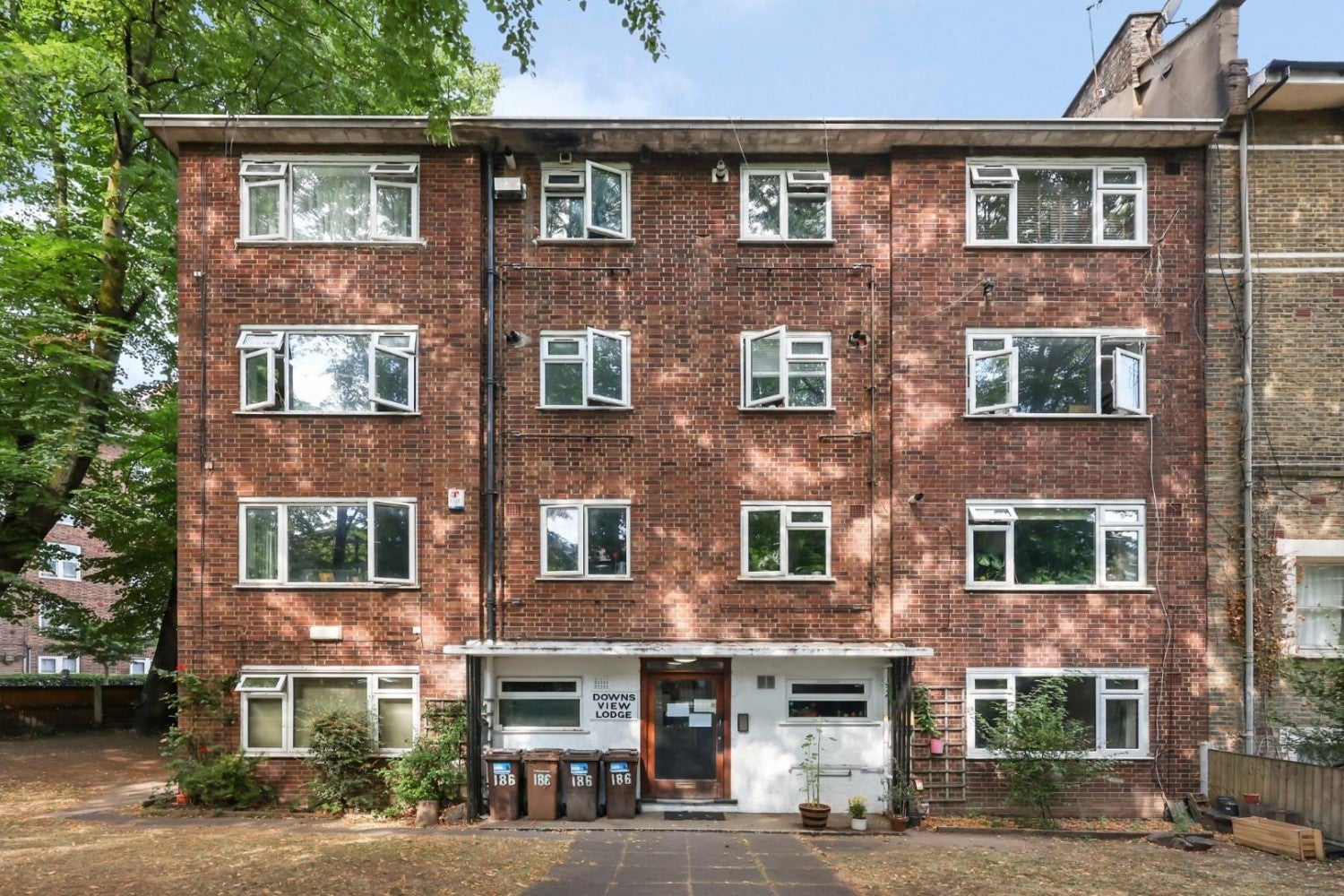 Flat Amhurst Road in Greater London